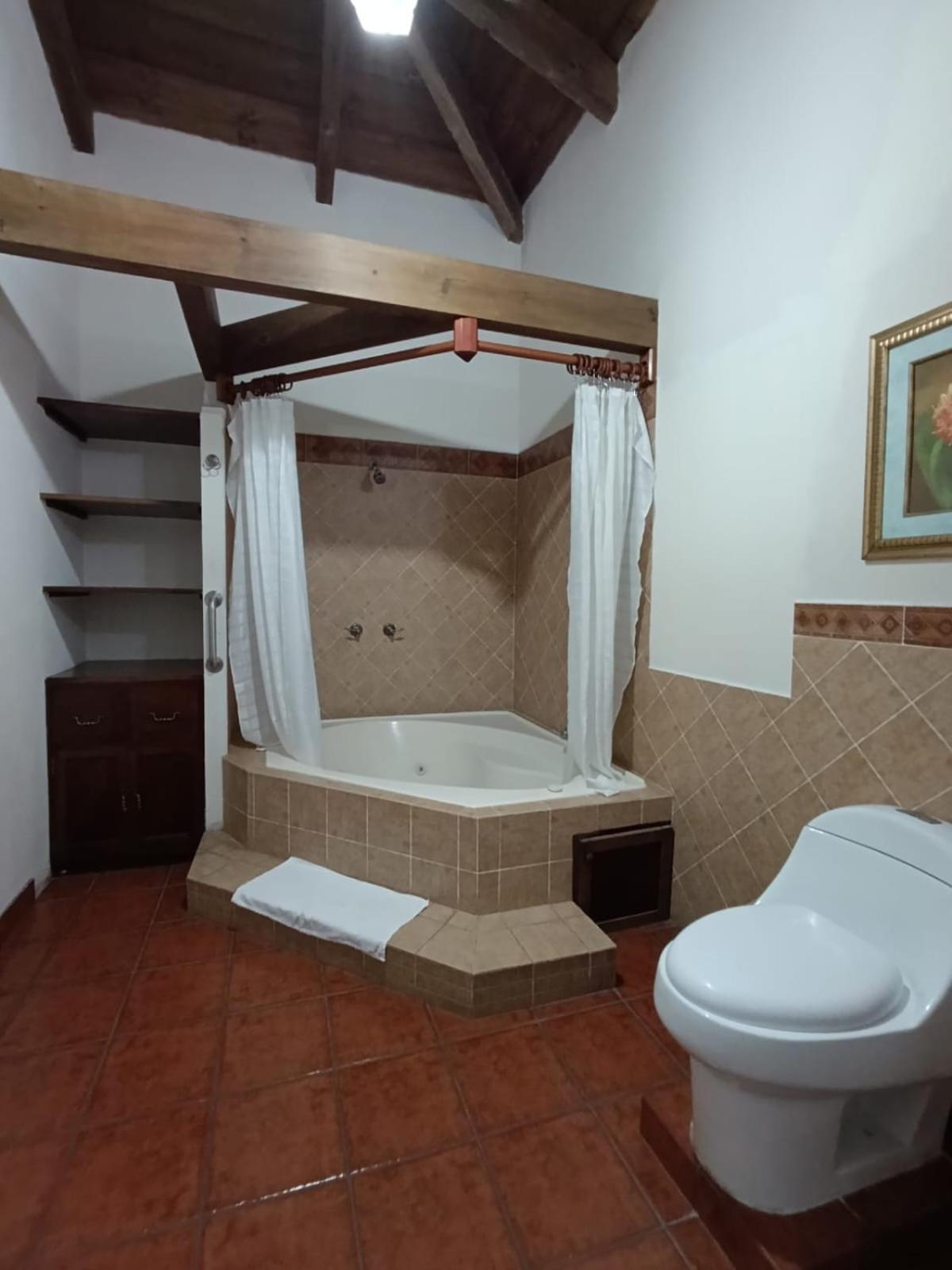 Donde Lico Hotel Antigua Bagian luar foto
