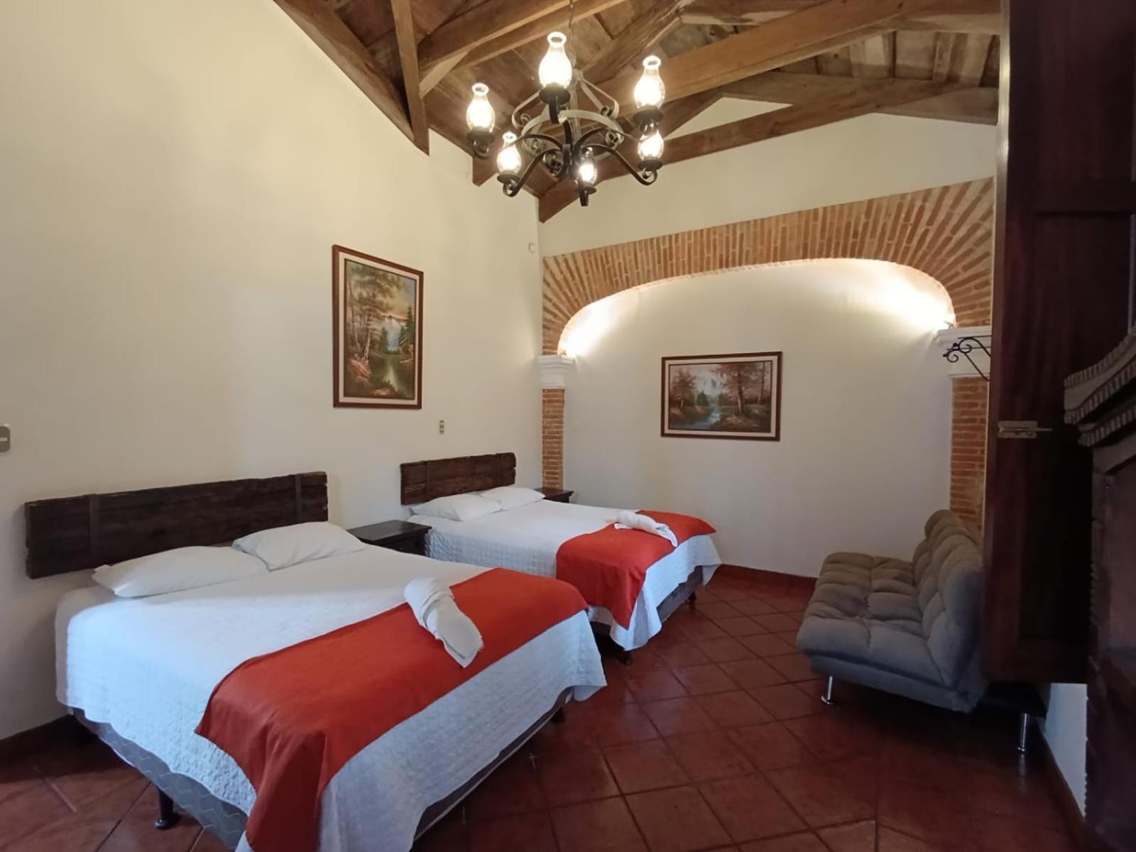 Donde Lico Hotel Antigua Bagian luar foto