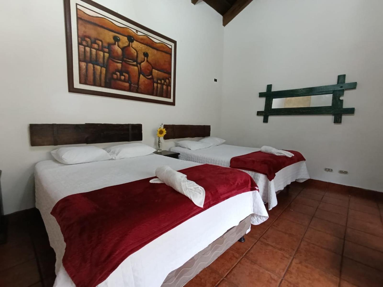 Donde Lico Hotel Antigua Bagian luar foto