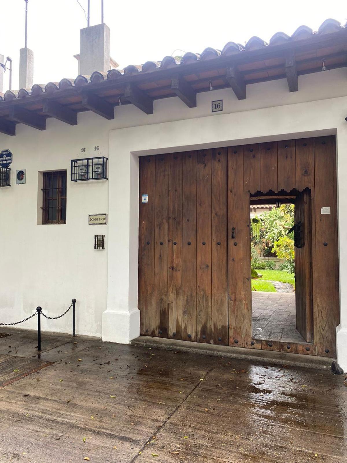 Donde Lico Hotel Antigua Bagian luar foto